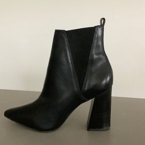 Steve Madden Black Leather High Heeled Bootie Size 9.5M
